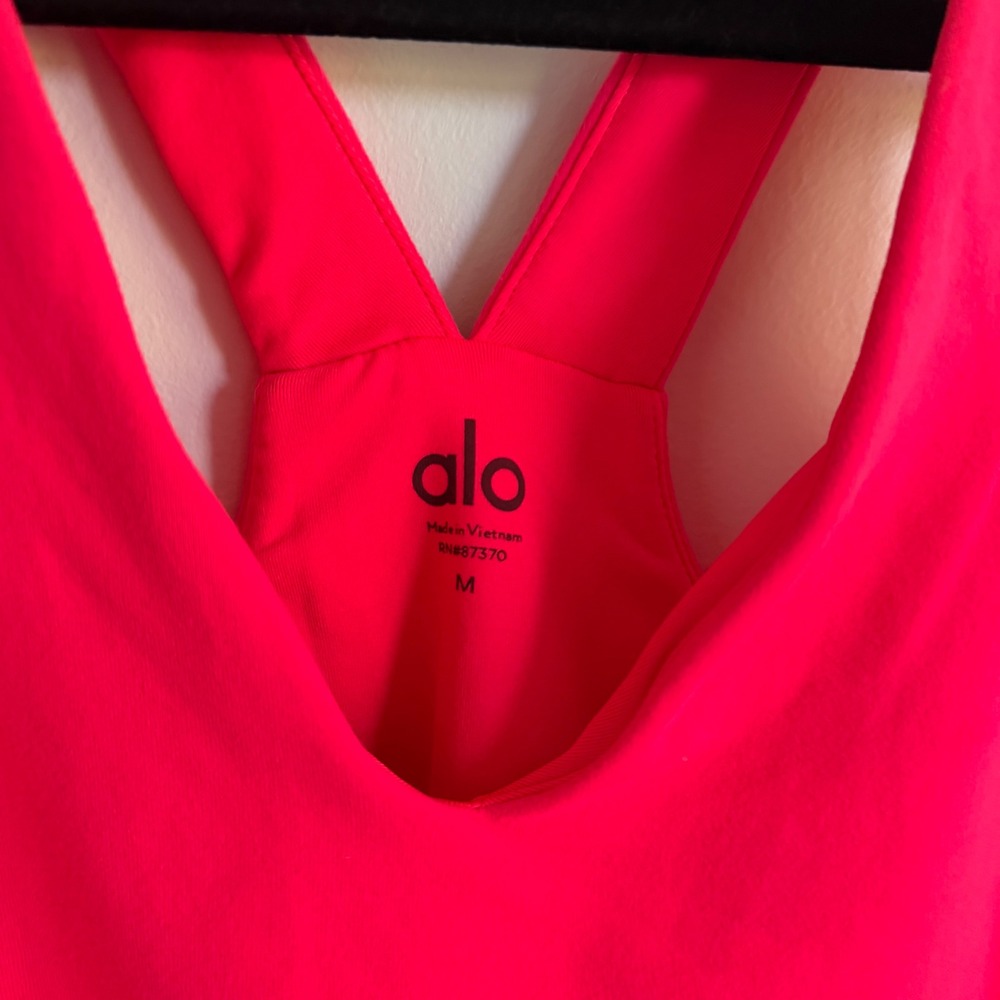 Alo Yoga Real Bra Tank Pink Neon V-Neck Racerback Cropped Activewear Top RN87370 - Picture 3 of 3